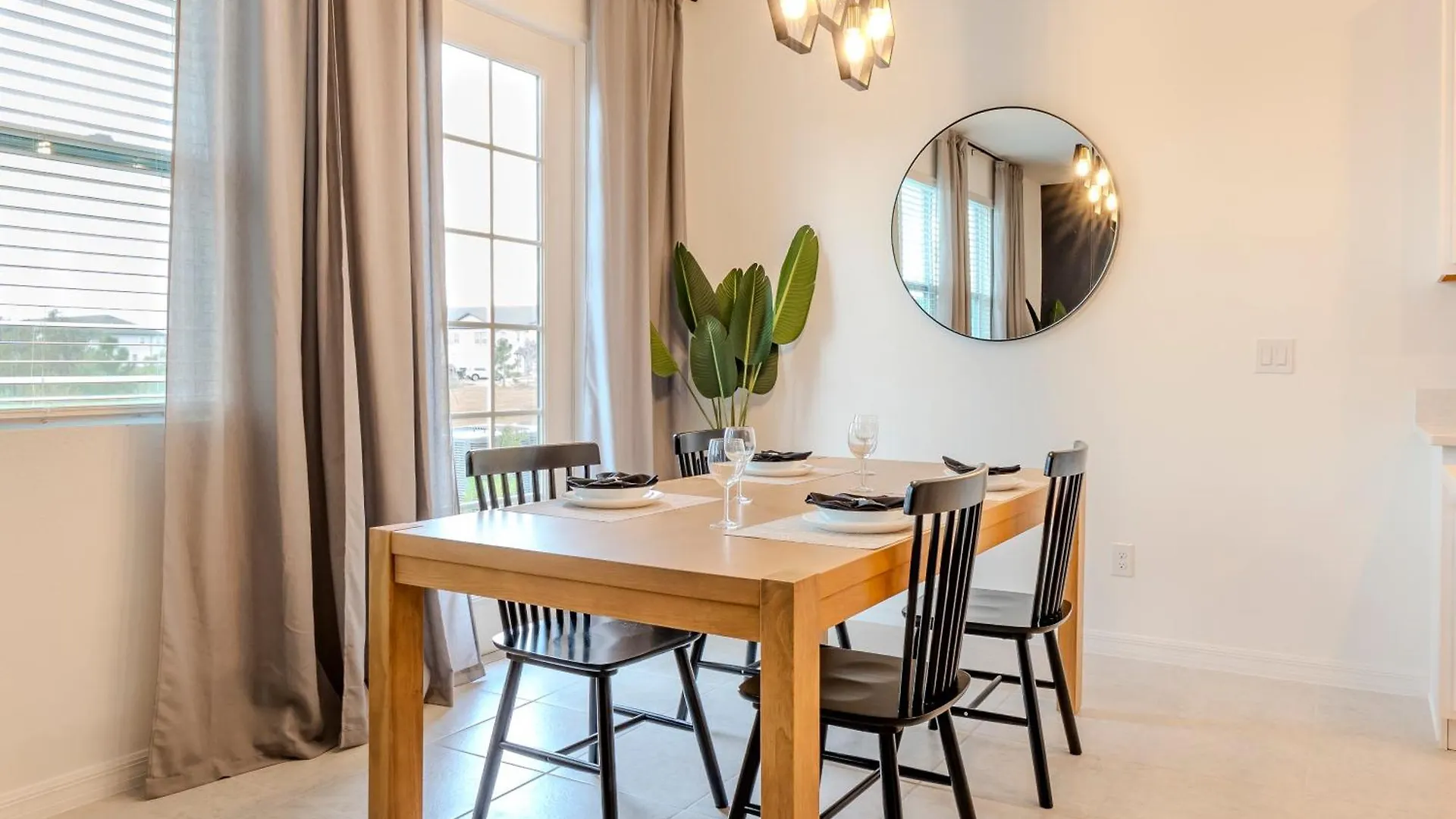 Pet Friendly Luxury Escape Minutes From Disney 347 Davenport