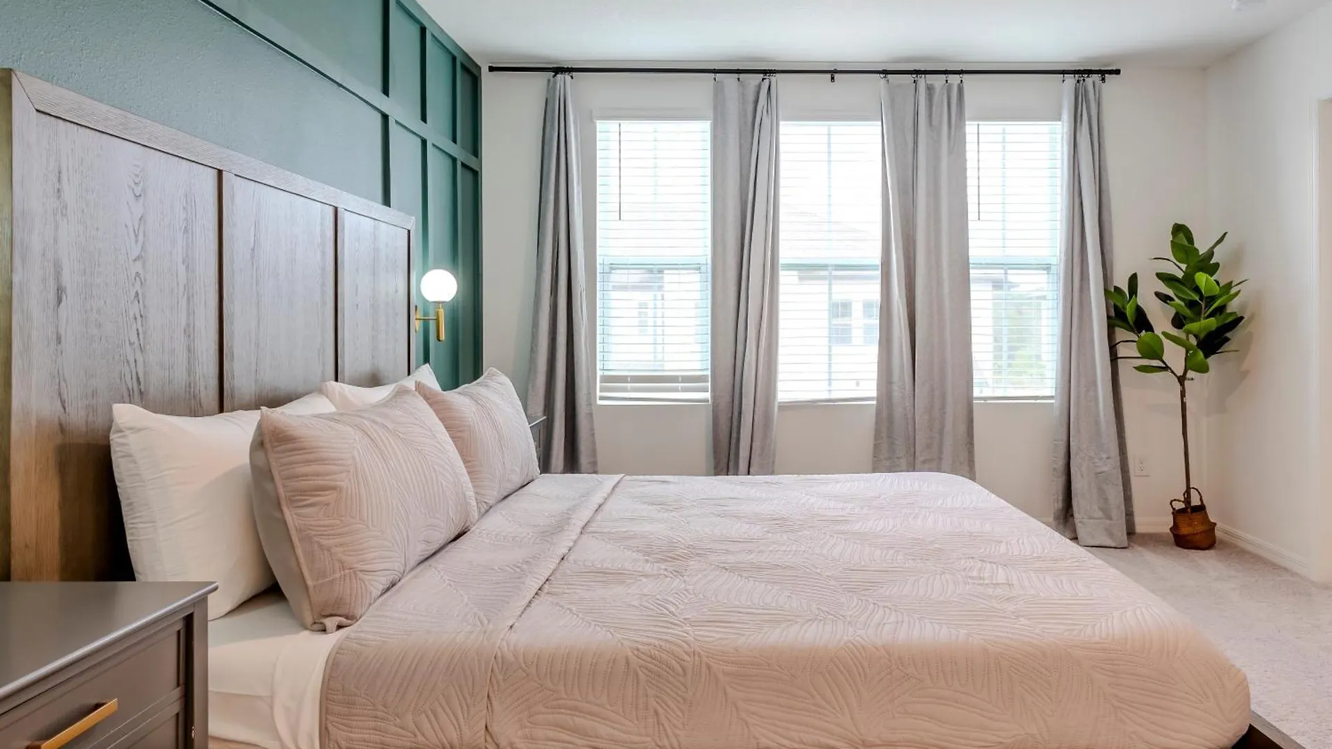 Pet Friendly Luxury Escape Minutes From Disney 347 Davenport
